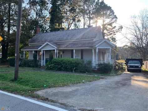 Teresa Vickery is a breeder in Hartwell, GA .